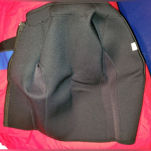 Wetsuit - Picture 2 of 9